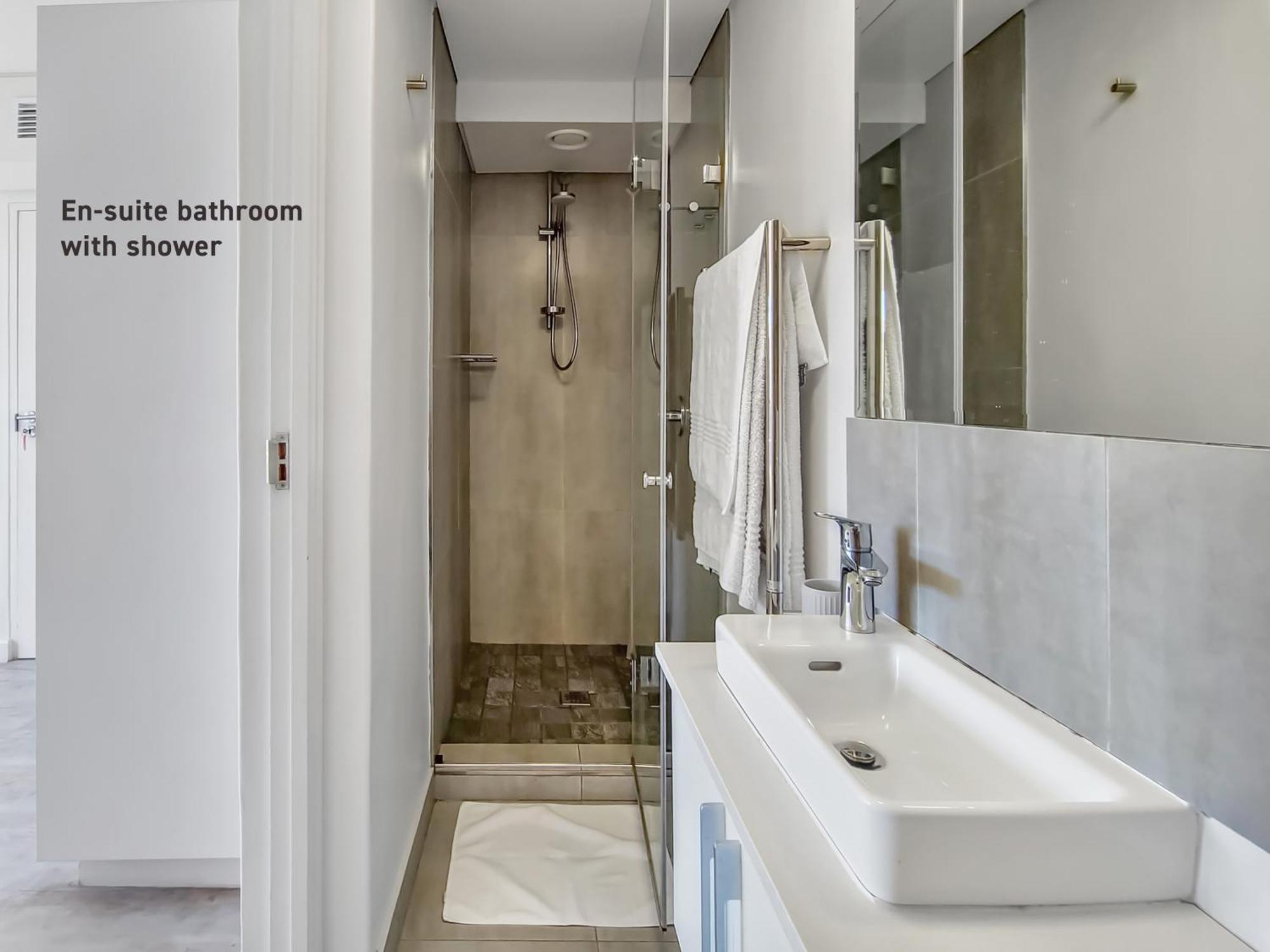 Apartment Chic, 2 Bed With Mountain Views! Walk To The Waterfront! Cape Town