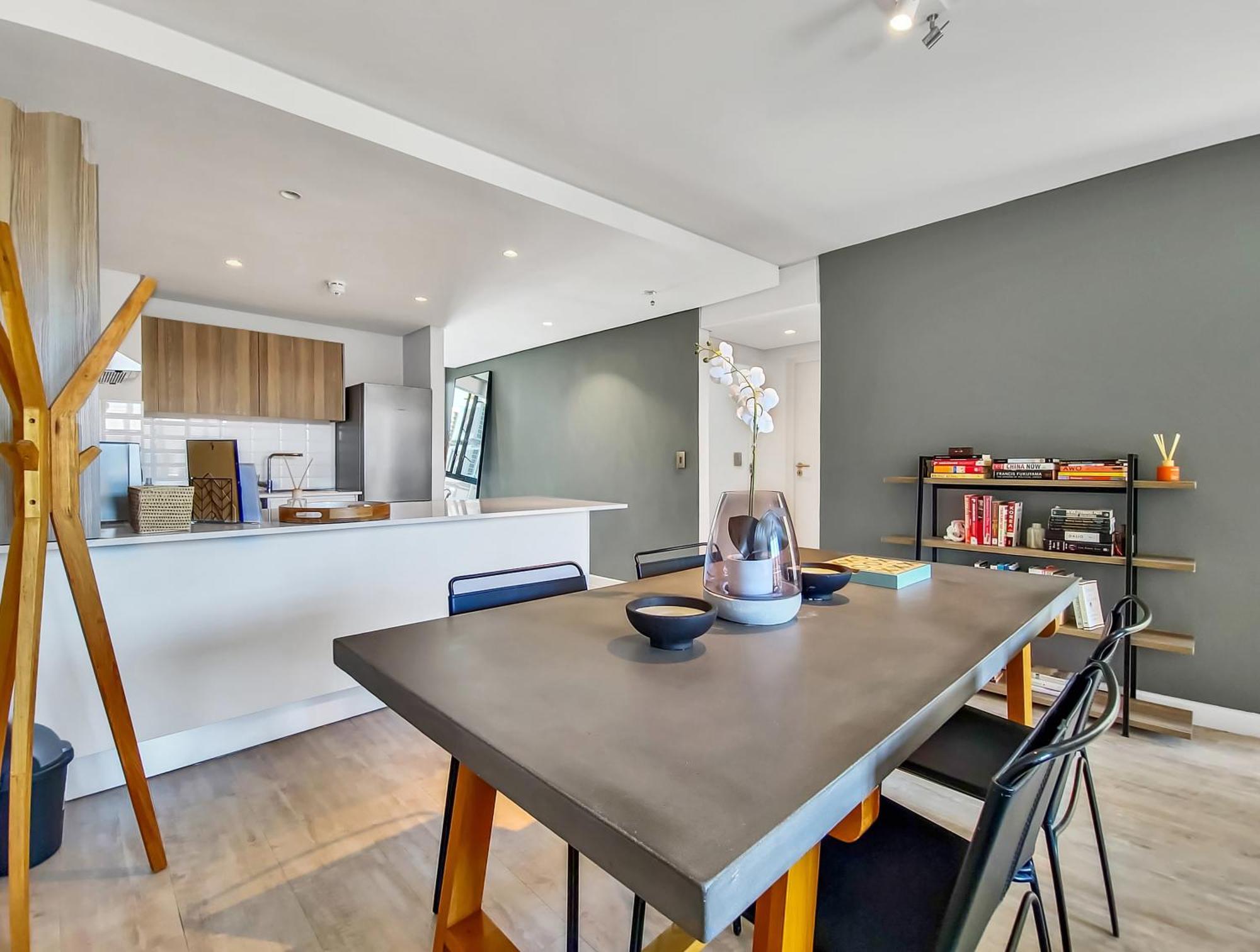 Apartment Chic, 2 Bed With Mountain Views! Walk To The Waterfront!